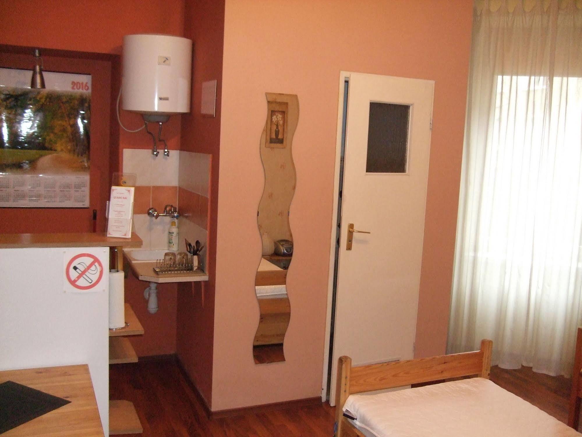 Old Walls Hostel Krakow Luaran gambar